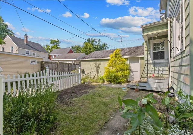 Photo 2 of Single family home for sale at 190 Conway Ter, Oswego, NY 13126 | MLS# S1698181 | Listing updated on 2026-08-04