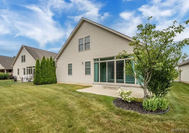 5th image of 22 Forest Lake Dr, Wheatfield, NY 14120 | MLS# B1697723