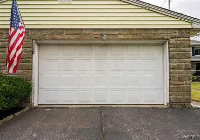 Photo 3 of Sale Pending at 7093 Boston State Rd, Hamburg, NY 14075 | MLS# B1697449 | Listing updated on 2026-07-28