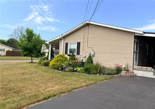 Photo 2 of Sale Pending at 202 Weller Ave, Horseheads, NY 14845 | MLS# R1697985 | Listing updated on 2026-07-27