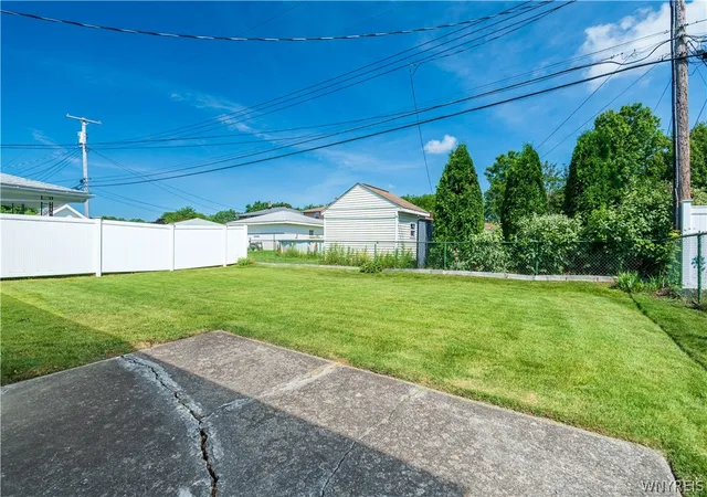 27th image of 121 Vern Ln, Cheektowaga, NY 14227 | MLS# B1698126