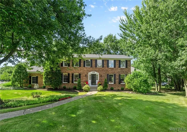 1st image of 5 Shadow Wood Dr, East Amherst, NY 14051 | MLS# B1697609