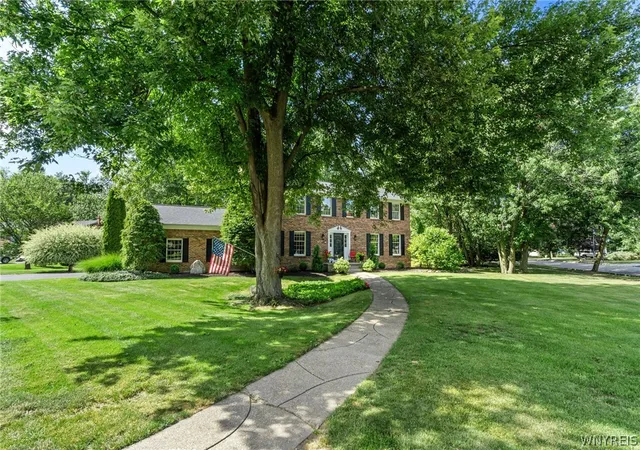 2nd image of 5 Shadow Wood Dr, East Amherst, NY 14051 | MLS# B1697609