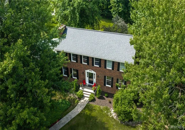 3rd image of 5 Shadow Wood Dr, East Amherst, NY 14051 | MLS# B1697609