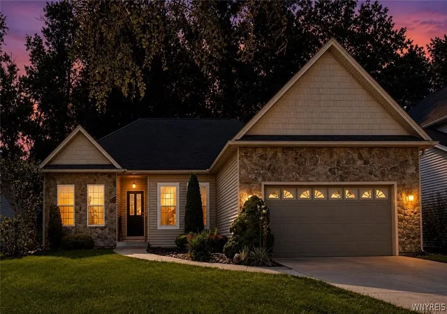 1st image of 1142 Bowen Dr W, North Tonawanda, NY 14120 | MLS# B1698175
