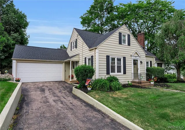 Photo 2 of Sale Pending at 1230 Wyoming Ave, Niagara Falls, NY 14305 | MLS# B1696603 | Listing updated on 2026-07-18