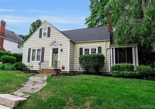 Photo 3 of Sale Pending at 1230 Wyoming Ave, Niagara Falls, NY 14305 | MLS# B1696603 | Listing updated on 2026-07-18