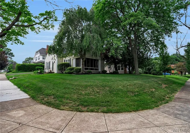 Photo 3 of Sale Pending at 1230 Wyoming Ave, Niagara Falls, NY 14305 | MLS# B1696603 | Listing updated on 2026-07-18