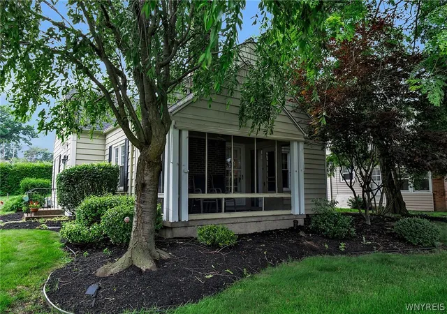 Photo 4 of Sale Pending at 1230 Wyoming Ave, Niagara Falls, NY 14305 | MLS# B1696603 | Listing updated on 2026-07-18