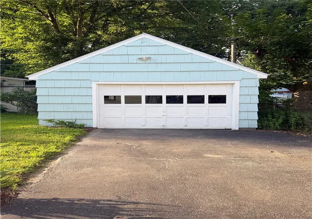 Photo 3 of Sale Pending at 168 Birchwood Dr, Rochester, NY 14622 | MLS# R1694333 | Listing updated on 2026-07-29