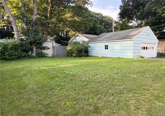 Photo 4 of Sale Pending at 168 Birchwood Dr, Rochester, NY 14622 | MLS# R1694333 | Listing updated on 2026-07-29
