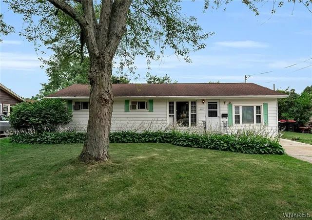 1st image of 11 Ashley Dr, Lancaster, NY 14086 | MLS# B1698026