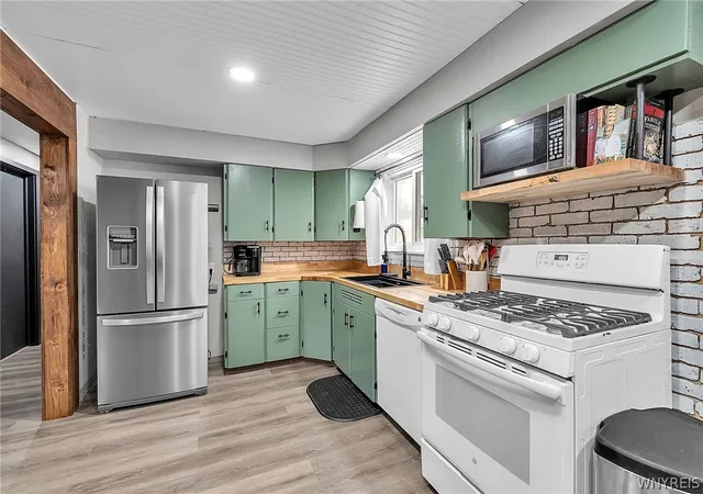 4th image of 11 Ashley Dr, Lancaster, NY 14086 | MLS# B1698026