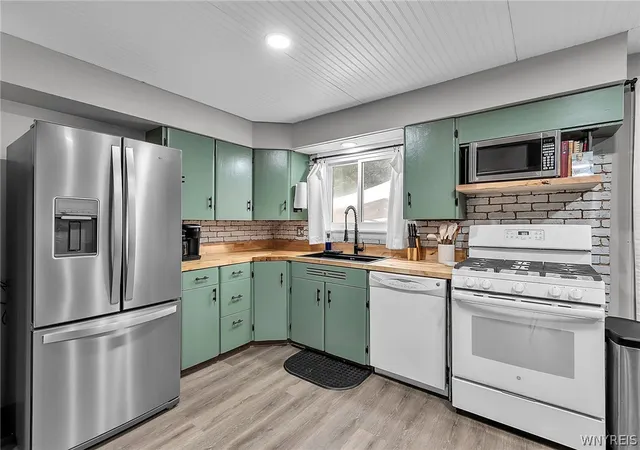 5th image of 11 Ashley Dr, Lancaster, NY 14086 | MLS# B1698026