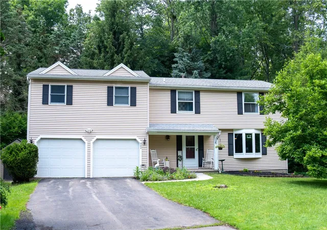 1st image of 902 Copperkettle Rd, Webster, NY 14580 | MLS# R1698318