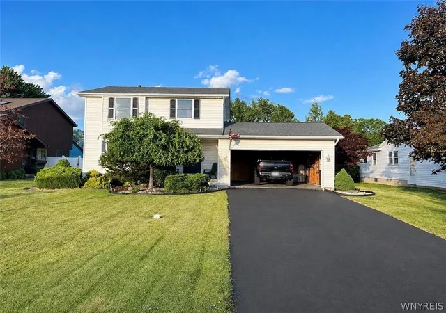 2nd image of 7001 Rebecca Dr, Wheatfield, NY 14304 | MLS# B1698277