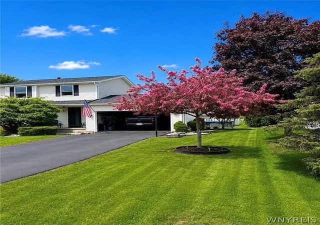 3rd image of 7001 Rebecca Dr, Wheatfield, NY 14304 | MLS# B1698277