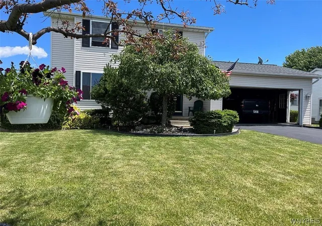 4th image of 7001 Rebecca Dr, Wheatfield, NY 14304 | MLS# B1698277
