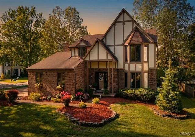 2nd image of 34 Birdsong Cir, East Amherst, NY 14051 | MLS# B1698041