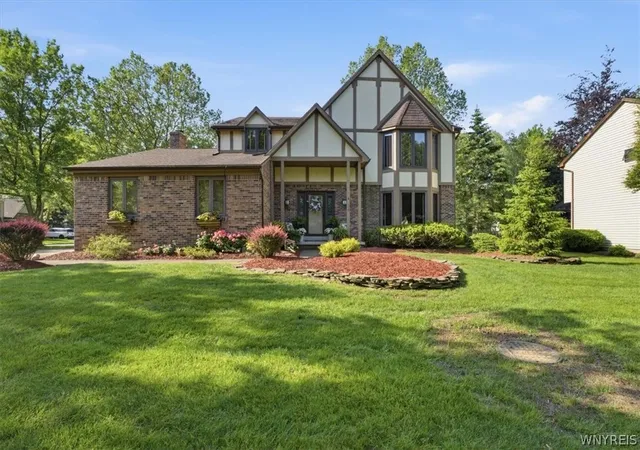 3rd image of 34 Birdsong Cir, East Amherst, NY 14051 | MLS# B1698041