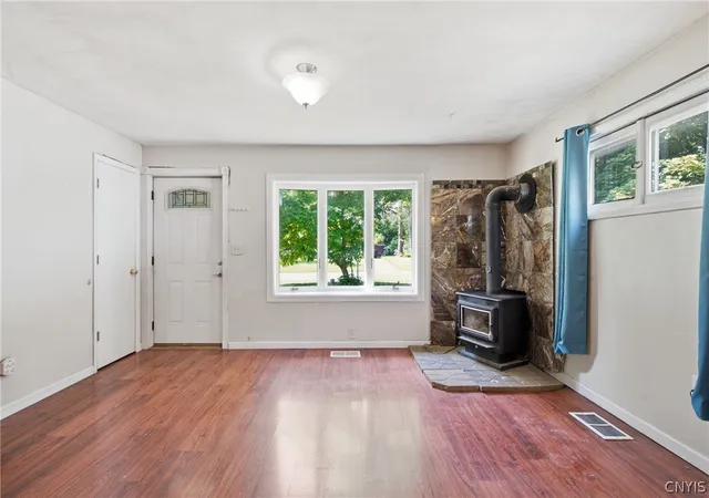 Photo 4 of Sale Pending at 15 Lincoln Rd, Syracuse, NY 13212 | MLS# S1698348 | Listing updated on 2026-07-21