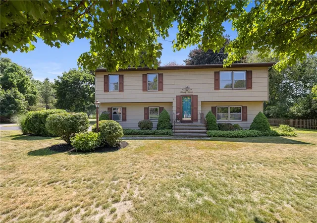 1st image of 27 Carriage Ct, Pittsford, NY 14534 | MLS# R1697433