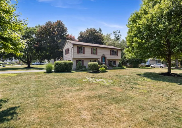 2nd image of 27 Carriage Ct, Pittsford, NY 14534 | MLS# R1697433