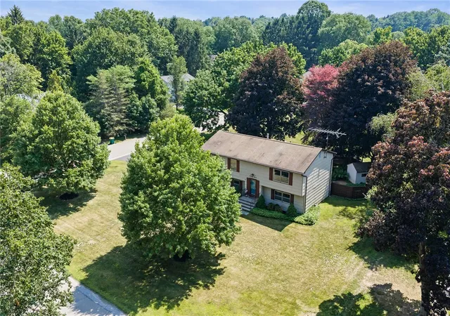 5th image of 27 Carriage Ct, Pittsford, NY 14534 | MLS# R1697433