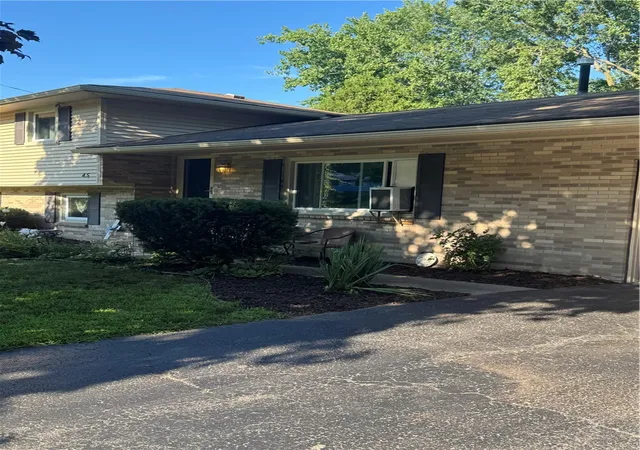 3rd image of 45 Brasser Dr, Chili, NY 14624 | MLS# R1698362