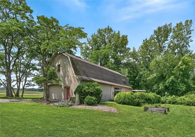 1st image of 1880 Lake Rd, Webster, NY 14580 | MLS# R1697700