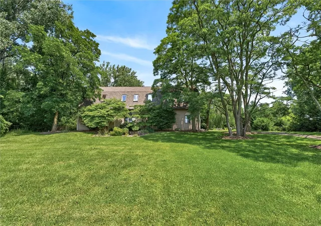 2nd image of 1880 Lake Rd, Webster, NY 14580 | MLS# R1697700