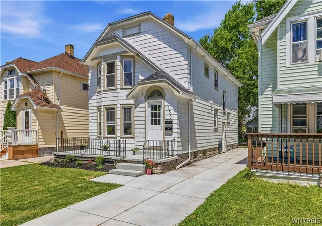 Photo 2 of Sale Pending at 250 Saint Lawrence Ave, Buffalo, NY 14216 | MLS# B1698378 | Listing updated on 2026-07-26