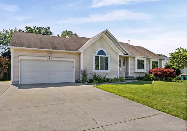 2nd image of 750 Close Cir, Webster, NY 14580 | MLS# R1697648