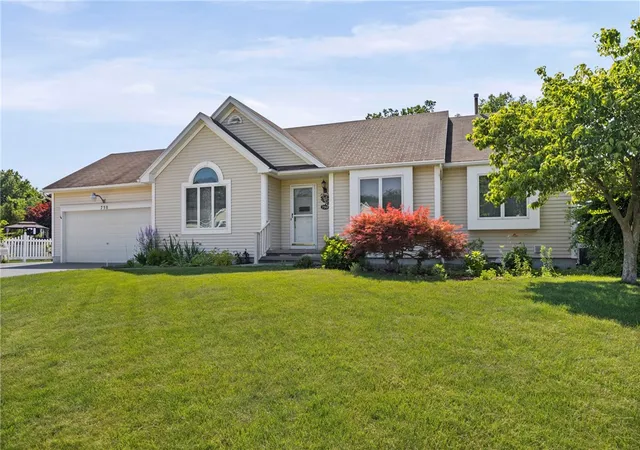 3rd image of 750 Close Cir, Webster, NY 14580 | MLS# R1697648