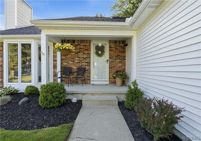 Photo 3 of Sale Pending at 90 Grasspointe Dr, Buffalo, NY 14228 | MLS# B1698046 | Listing updated on 2026-07-21