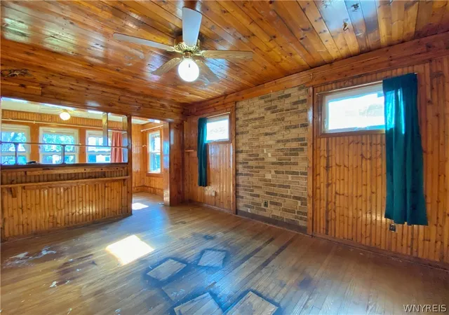 Photo 2 of Single family home for sale at 462 Hewitt Ave, Buffalo, NY 14215 | MLS# B1698052 | Listing updated on 2026-07-31