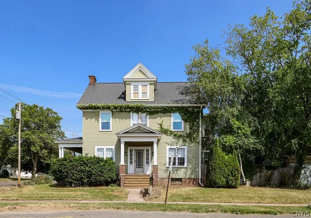 Photo 3 of Sale Pending at 400 Avery Ave, Syracuse, NY 13204 | MLS# S1690945 | Listing updated on 2026-07-17