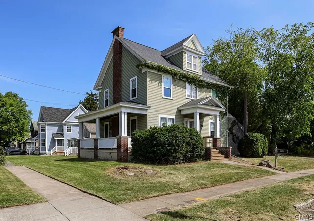 Photo 3 of Sale Pending at 400 Avery Ave, Syracuse, NY 13204 | MLS# S1690945 | Listing updated on 2026-07-17