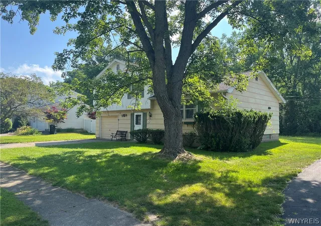 Photo 2 of Sale Pending at 16 Gateway Dr, Batavia, NY 14020 | MLS# B1698208 | Listing updated on 2026-07-21