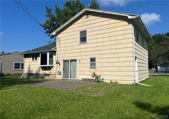 Photo 3 of Sale Pending at 16 Gateway Dr, Batavia, NY 14020 | MLS# B1698208 | Listing updated on 2026-07-21