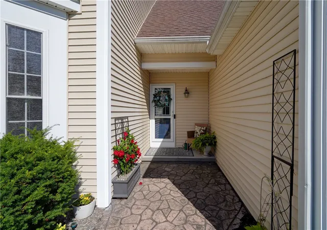 2nd image of 992 La Quinta Dr, Webster, NY 14580 | MLS# R1697088