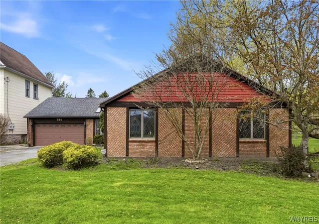 2nd image of 994 Sweeney St, North Tonawanda, NY 14120 | MLS# B1698423