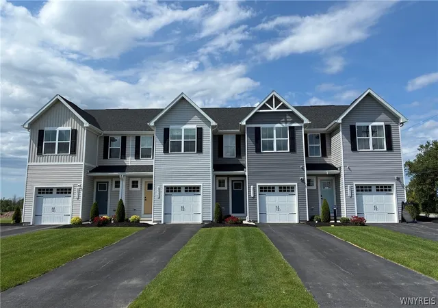 1st image of 6233 Thornden Park Dr, Lockport Town, NY 14094 | MLS# B1698436