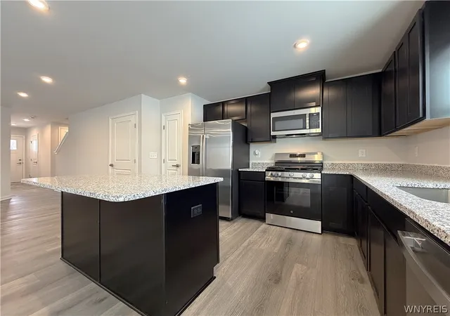 4th image of 6233 Thornden Park Dr, Lockport Town, NY 14094 | MLS# B1698436