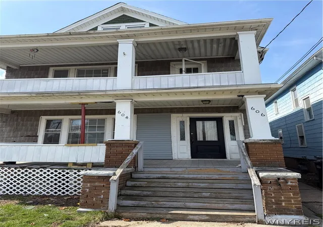 1st image of 604 17th St, Niagara Falls, NY 14301 | MLS# B1698151