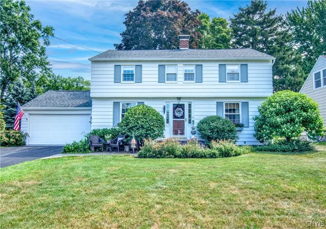 1st image of 118 Iroquois Ln, Liverpool, NY 13088 | MLS# S1698421
