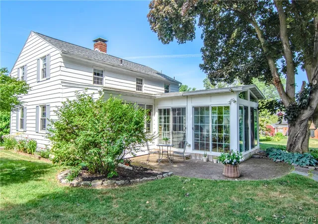 4th image of 118 Iroquois Ln, Liverpool, NY 13088 | MLS# S1698421