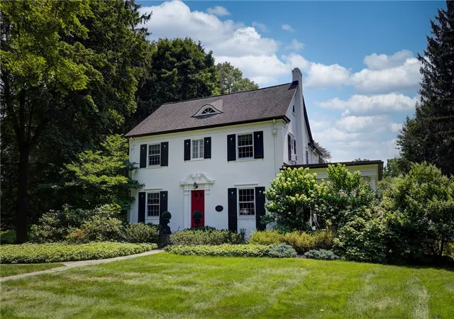 1st image of 264 Alpine Dr, Pittsford, NY 14618 | MLS# R1697721