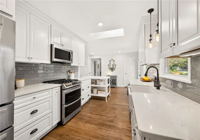 3rd image of 90 French Rd, Pittsford, NY 14618 | MLS# R1698352