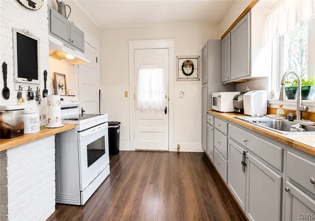 Photo 5 of Sale Pending at 713 W Dominick St, Rome, NY 13440 | MLS# S1698176 | Listing updated on 2026-07-17